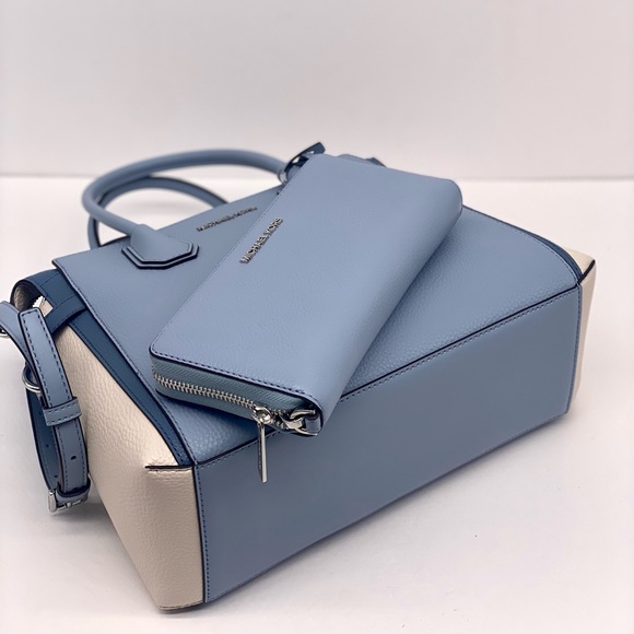 Michael Kors Mercer Medium Belted Satchel
Crossbody And Wallet Set - Picture 9 of 13